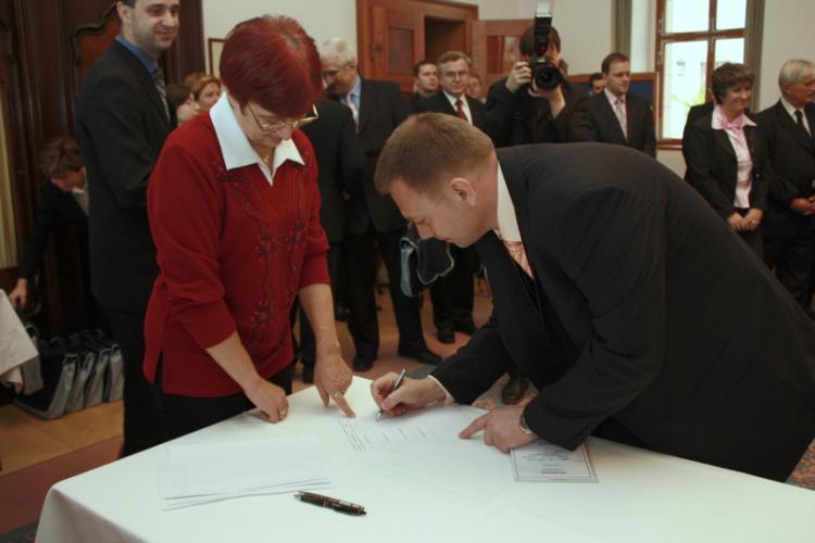 Ministr vnitra Ivan Langer blahopřál senátorům (6)