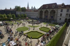 Setkání s občany ve Valdštejnské zahradě Senátu