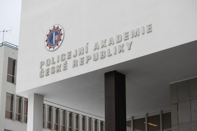 Policejní akademie 1